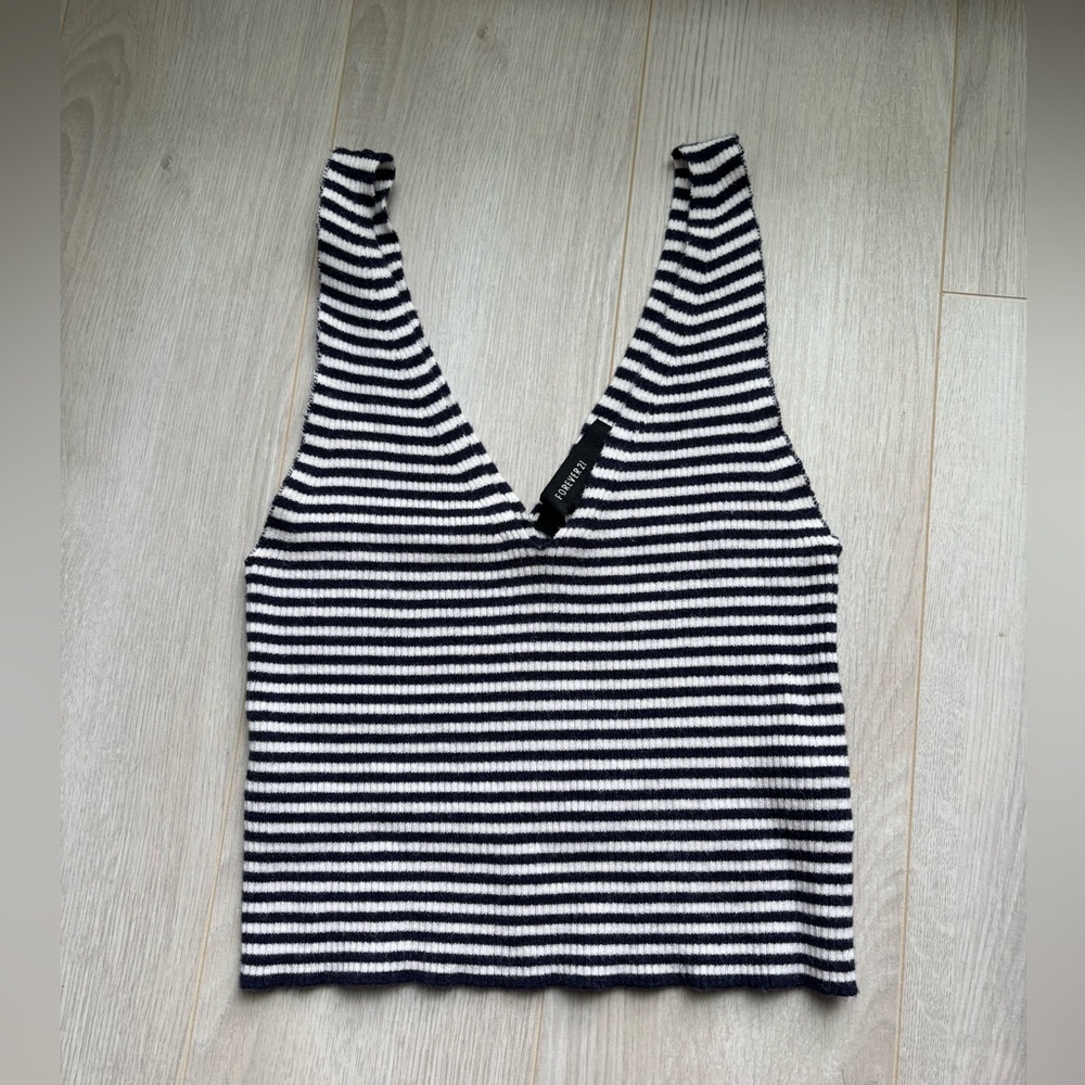 FOREVER 21 | Navy and White Striped Crop Top M